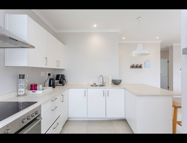 2 BEDROOM APARTMENT BLOCK TO LET IN MUIZENBERG